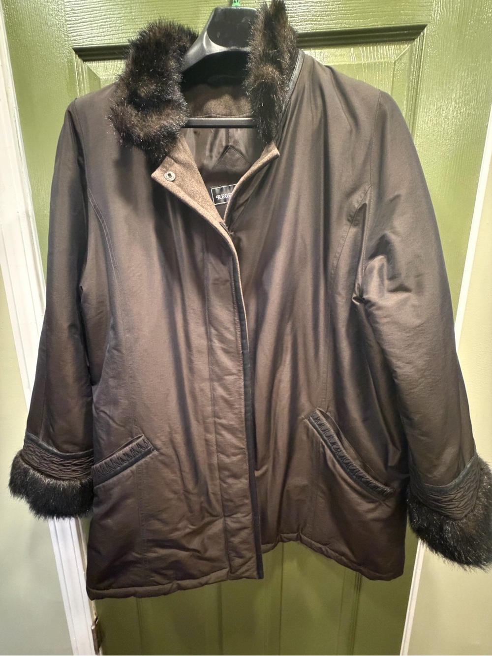 Women's Black Faux-Fur Trim Puffer Coat